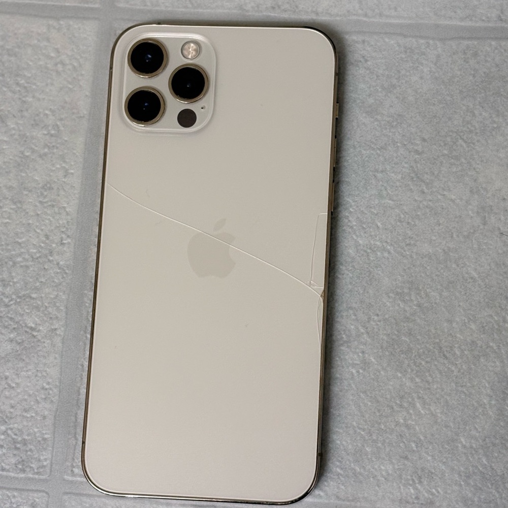 Apple iPhone - White and Gold Accents 12 pro unlocked 128gb for parts